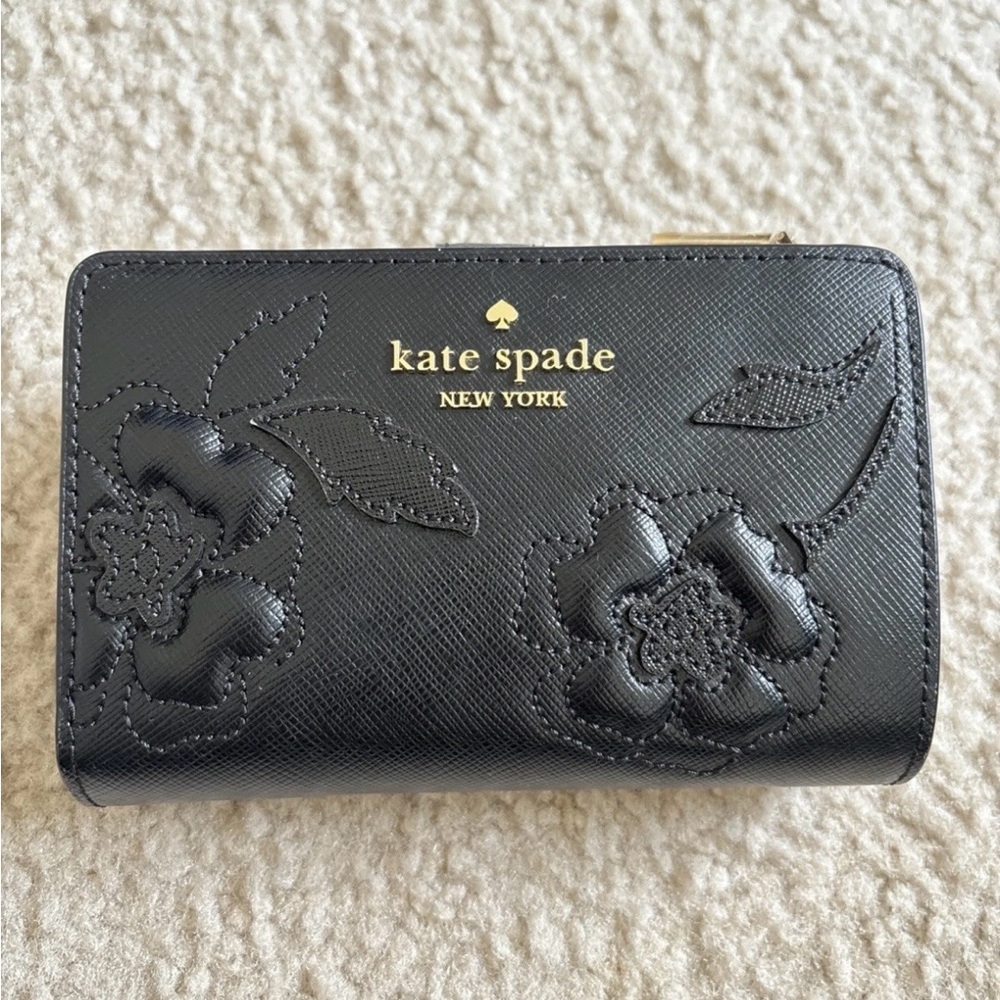 Kate Spade Madison Floral Appliqué Medium Bifold Leather Wallet Black Excellent